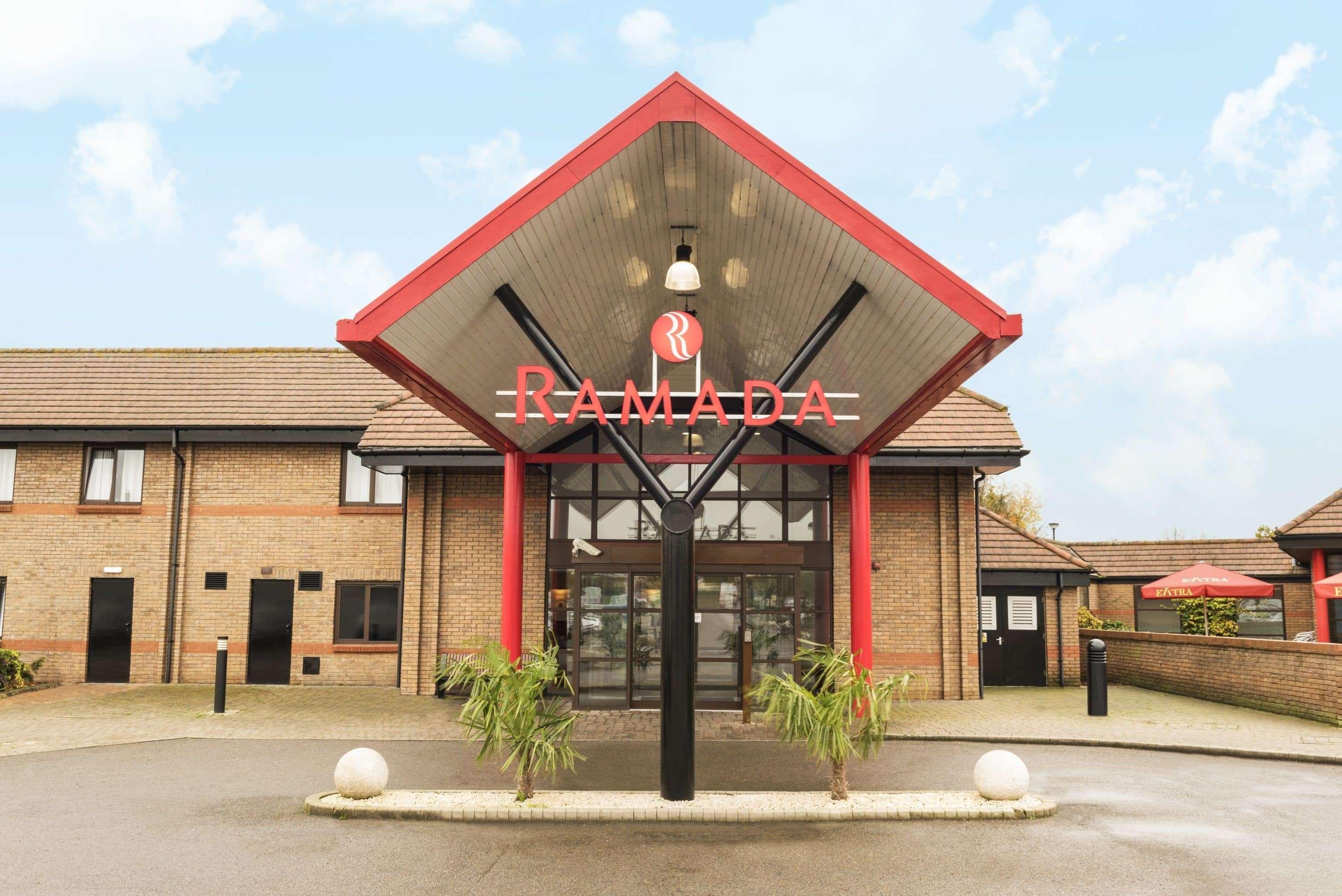 剑桥温德姆华美达酒店 Fen Drayton 外观 照片